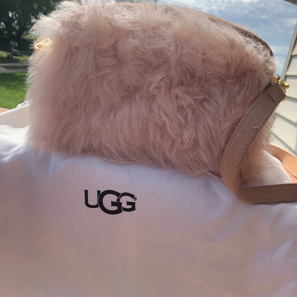 UGG Women’s Janey Crossbody Faux Fur - Picture 5 of 6